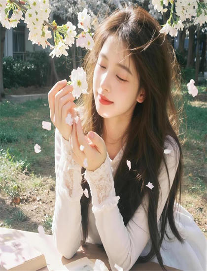 【创新突破评价】《花右京女仆队》的历史地位与时代意义 从艺术角度分析的专业分析